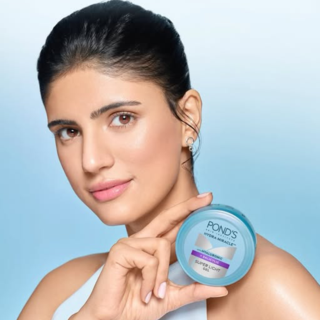 Girl Holding Salicylic Acid Cream by POND'S
